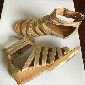 born runner sandal